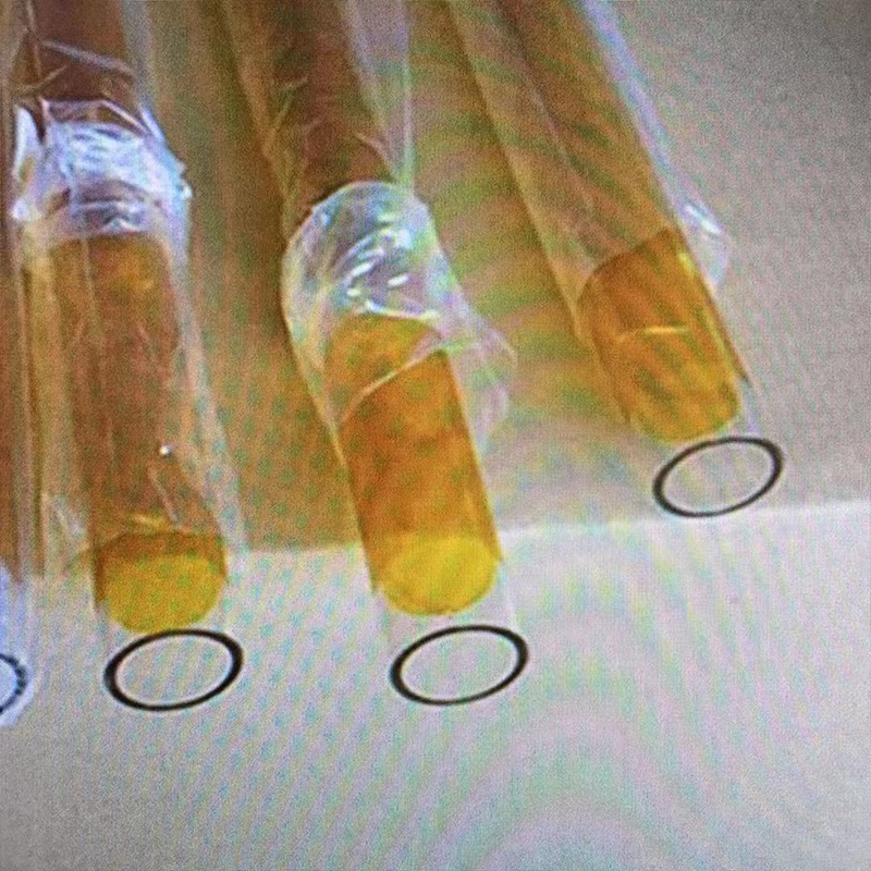 Červená kremenná trubica